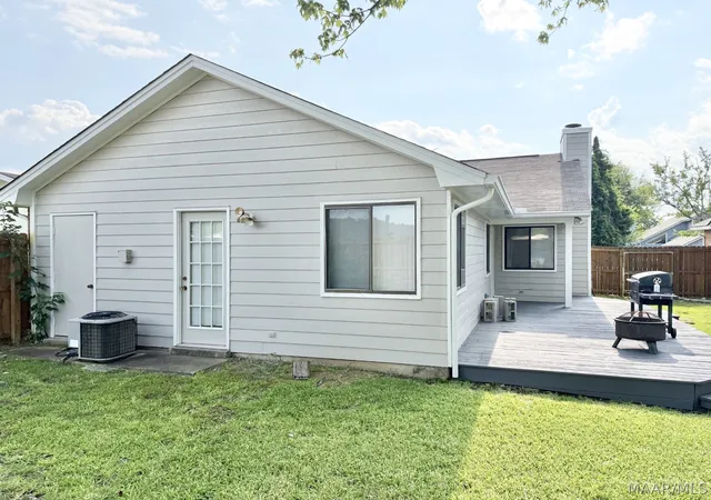 Photo 3 of Single family home for sale at 1529 Westminster Dr, Montgomery, AL 36117 | MLS# 589646 | Listing updated on 2026-08-28