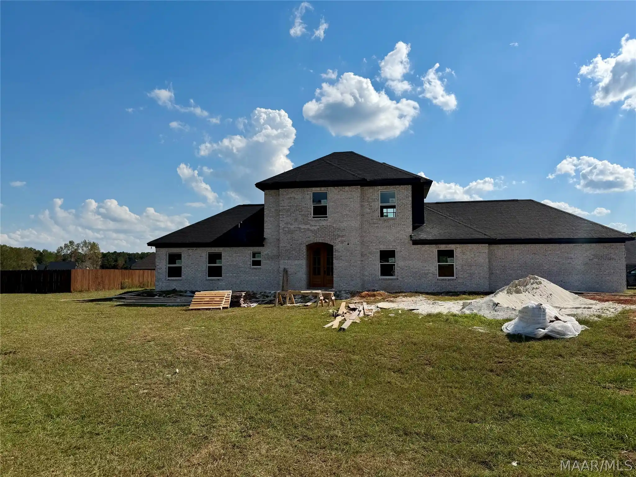 Photo 1 of Single family home for sale at 1212 Kenner Crk Cir, Deatsville, AL 36022 | MLS# 589665 | Listing updated on 2026-10-14