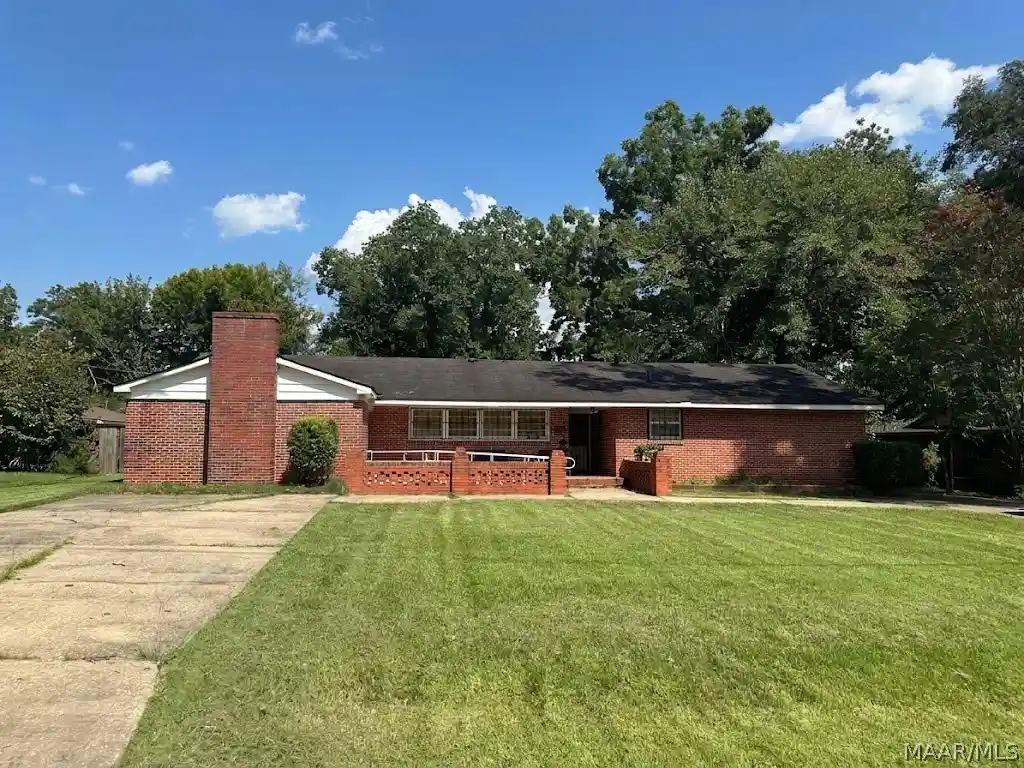 Single family home for sale at 2140 Church St, Selma, AL 36701 | MLS# 589740