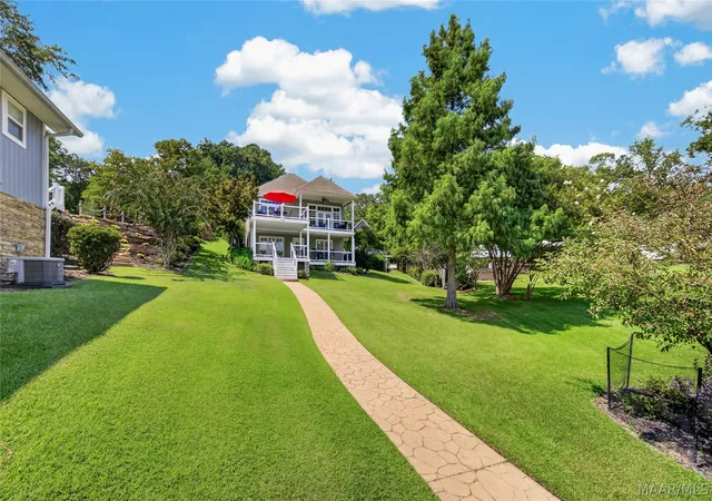 3rd image of 1423 Holiday Dr, Dadeville, AL 36853 | MLS# 589851