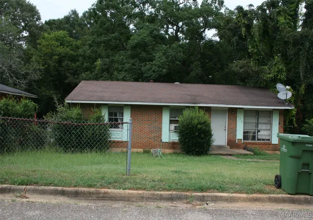 2nd image of 1214 Devonshire Dr, Montgomery, AL 36116 | MLS# 589860