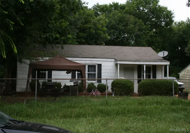 Photo 3 of Single family home for sale at 1214 Devonshire Dr, Montgomery, AL 36116 | MLS# 589860 | Listing updated on 2026-08-28