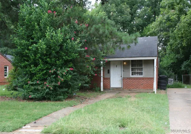 Photo 4 of Single family home for sale at 1214 Devonshire Dr, Montgomery, AL 36116 | MLS# 589860 | Listing updated on 2026-08-28
