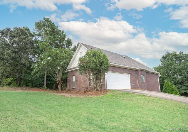 Photo 3 of Single family home for sale at 142 Will Rdg, Wetumpka, AL 36093 | MLS# 589731 | Listing updated on 2026-10-07