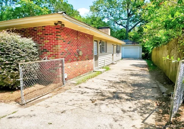Photo 2 of Single family home for sale at 711 Forestdale Dr, Montgomery, AL 36109 | MLS# 589874 | Listing updated on 2026-08-26