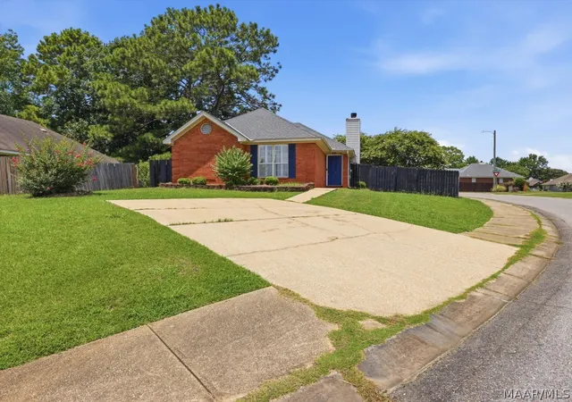2nd image of 8400 English Oak Loop, Montgomery, AL 36117 | MLS# 589969