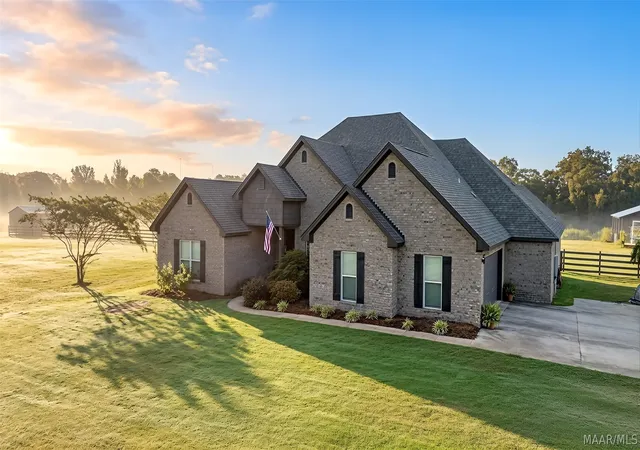 3rd image of 3774 Hogan Rd, Deatsville, AL 36022 | MLS# 589949