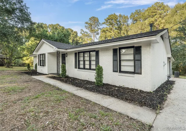 2nd image of 414 Daphne Ln, Montgomery, AL 36108 | MLS# 590014