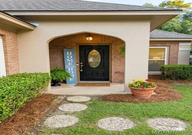 Photo 2 of Single family home for sale at 20 Springbrook Dr, Wetumpka, AL 36093 | MLS# 589264 | Listing updated on 2026-09-30