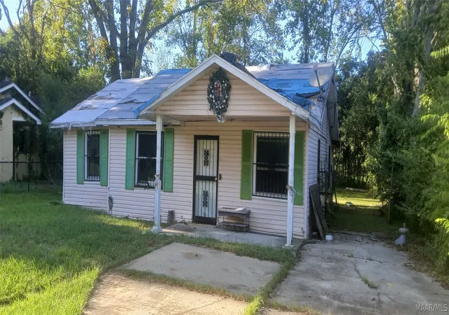 Photo 2 of Single family home for sale at 212 W Delano Ave, Montgomery, AL 36105 | MLS# 590432 | Listing updated on 2026-09-29