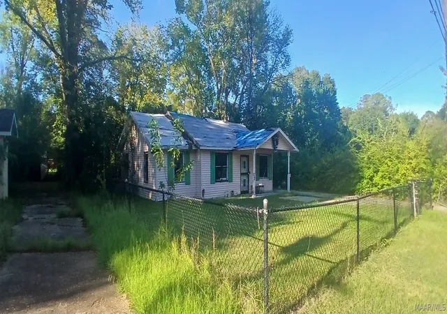 Photo 3 of Single family home for sale at 212 W Delano Ave, Montgomery, AL 36105 | MLS# 590432 | Listing updated on 2026-09-29