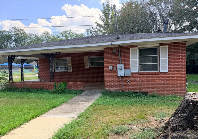Photo 2 of Single family home for sale at 308 S Pine St, Greenville, AL 36037 | MLS# 590469 | Listing updated on 2026-09-14