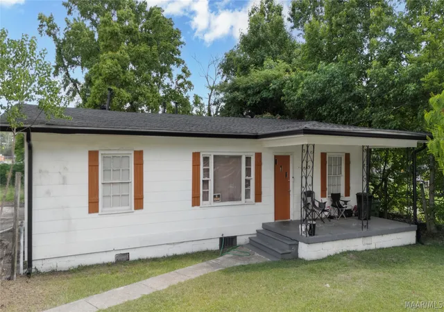Photo 1 of Single family home for sale at 3300 Lower Wetumpka Rd, Montgomery, AL 36110 | MLS# 590475 | Listing updated on 2026-09-15