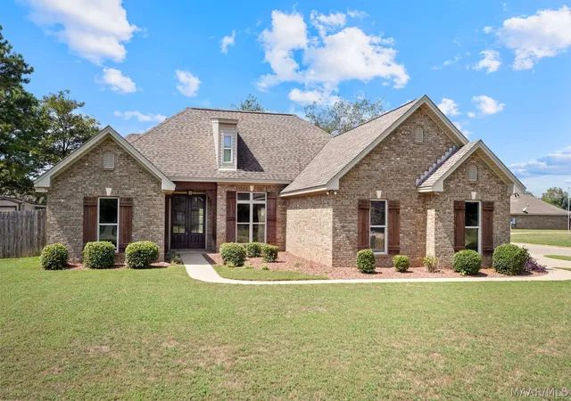 Single family home for sale at 324 Landcaster Dr, Deatsville, AL 36022 | MLS# 590497