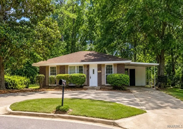 Single family home for sale at 1720 Gloria Ct, Montgomery, AL 36110 | MLS# 590504
