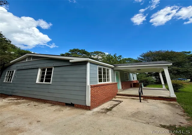 Photo 2 of Single family home for sale at 33 Evans Dr, Montgomery, AL 36108 | MLS# 590499 | Listing updated on 2026-09-23
