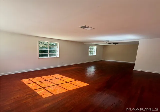 Photo 3 of Single family home for sale at 33 Evans Dr, Montgomery, AL 36108 | MLS# 590499 | Listing updated on 2026-09-23