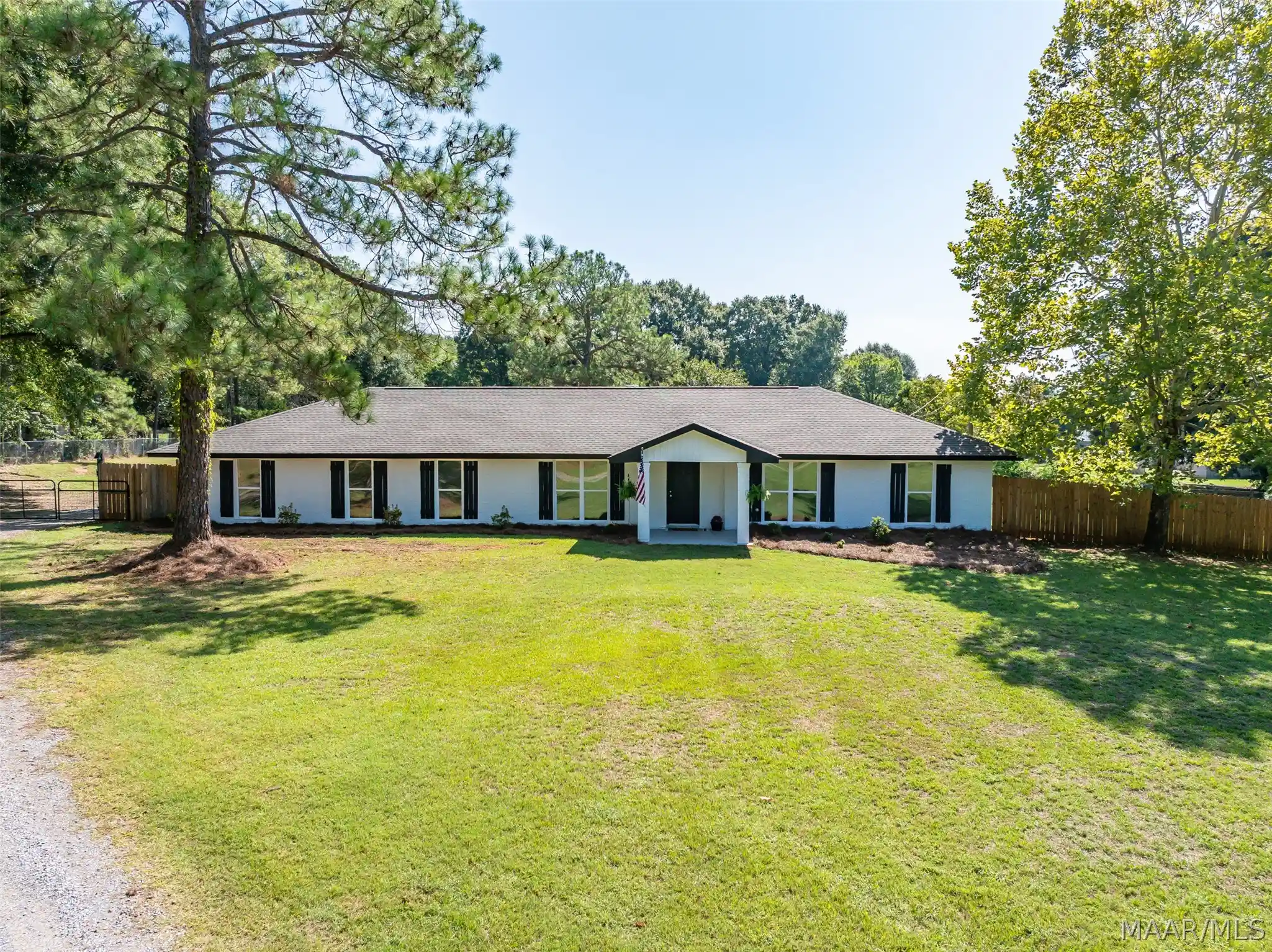 Photo 1 of Single family home for sale at 3054 Redland Rd, Wetumpka, AL 36093 | MLS# 590455 | Listing updated on 2026-10-20