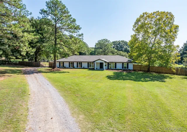 Photo 3 of Single family home for sale at 3054 Redland Rd, Wetumpka, AL 36093 | MLS# 590455 | Listing updated on 2026-10-04