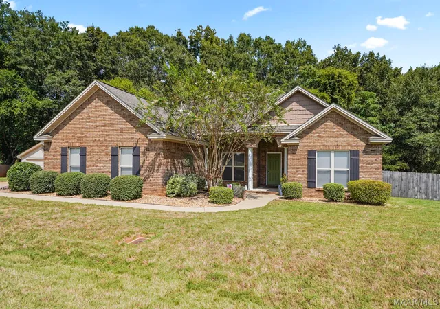 Photo 3 of Sale Pending at 286 Jennifer Ln, Deatsville, AL 36022 | MLS# 590251 | Listing updated on 2026-10-05