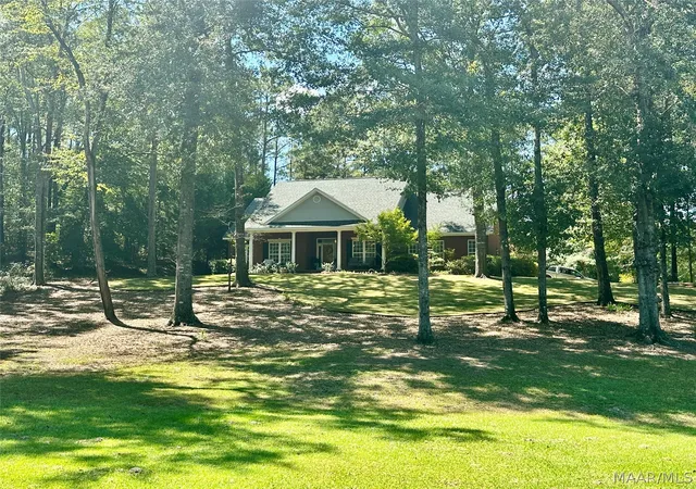 Single family home for sale at 31 Creekside Dr, Wetumpka, AL 36092 | MLS# 590517
