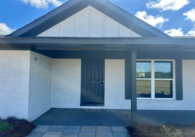 Photo 2 of Single family home for sale at 431 Cripple Crk Rd, Deatsville, AL 36022 | MLS# 590522 | Listing updated on 2026-10-07
