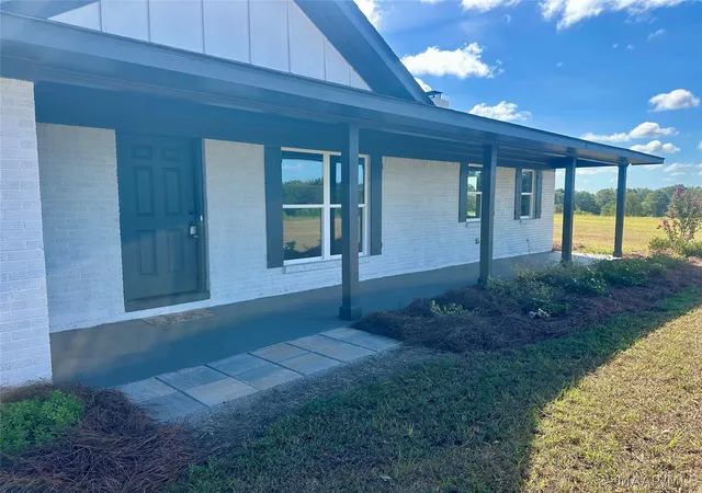 Photo 3 of Single family home for sale at 431 Cripple Crk Rd, Deatsville, AL 36022 | MLS# 590522 | Listing updated on 2026-10-07