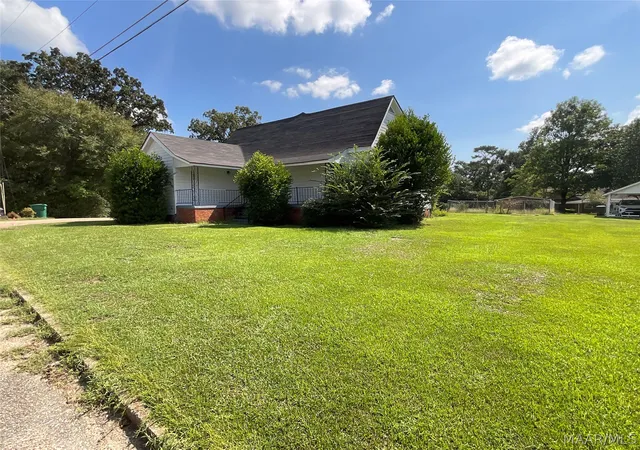 Photo 2 of Single family home for sale at 512 Eubanks St, Tallassee, AL 36078 | MLS# 590485 | Listing updated on 2026-09-17