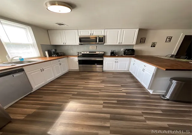Photo 3 of Single family home for sale at 512 Eubanks St, Tallassee, AL 36078 | MLS# 590485 | Listing updated on 2026-09-17