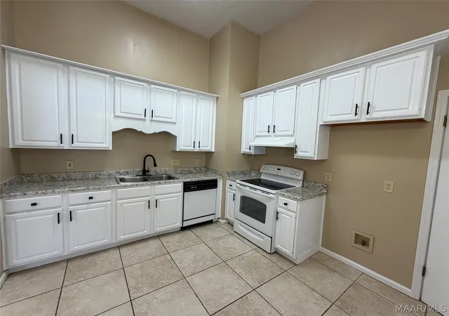 Photo 3 of Sale Pending at 7000 Givens Ct, Montgomery, AL 36117 | MLS# 590569 | Listing updated on 2026-10-28