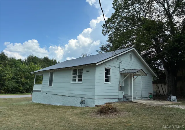 Photo 3 of Single family home for sale at 402 Redden Ave, Tallassee, AL 36078 | MLS# 589636 | Listing updated on 2026-09-19