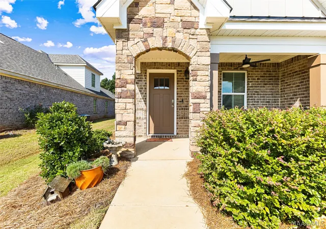 Photo 2 of Single family home for sale at 709 Harbin Dr, Prattville, AL 36066 | MLS# 590572 | Listing updated on 2026-09-18