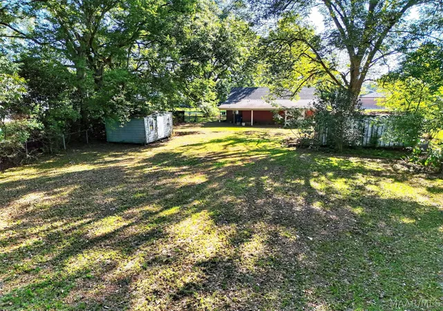 Photo 3 of Single family home for sale at 41 Crenshaw St, Elmore, AL 36025 | MLS# 590592 | Listing updated on 2026-09-18
