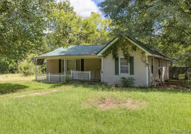 Photo 1 of Single family home for sale at 230 Greenbriar St, Selma, AL 36701 | MLS# 590511 | Listing updated on 2026-10-09