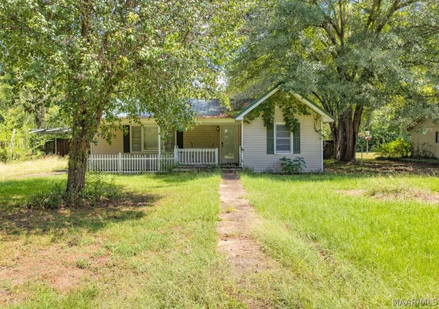 Photo 2 of Single family home for sale at 230 Greenbriar St, Selma, AL 36701 | MLS# 590511 | Listing updated on 2026-10-09
