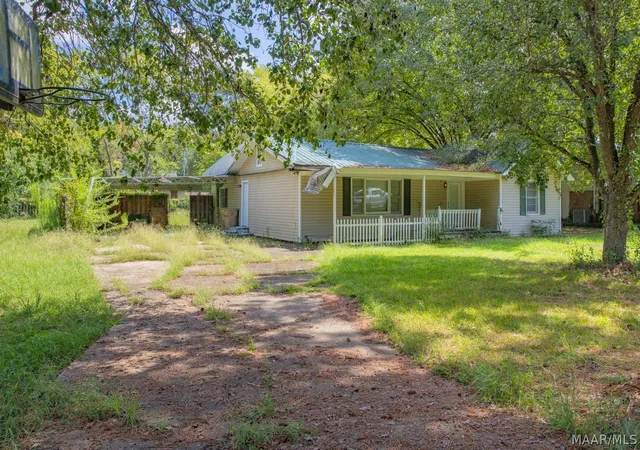 Photo 3 of Single family home for sale at 230 Greenbriar St, Selma, AL 36701 | MLS# 590511 | Listing updated on 2026-10-09