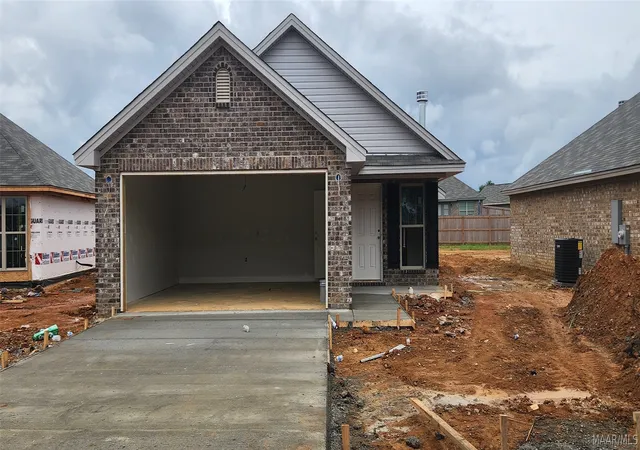 Photo 1 of Sale Pending at 564 Country Clb Dr, Wetumpka, AL 36092 | MLS# 590613 | Listing updated on 2026-10-05