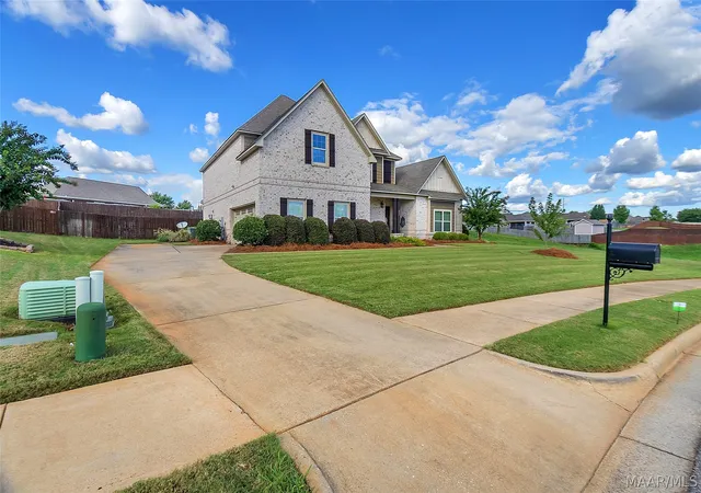 Photo 3 of Single family home for sale at 777 Glennbrooke Blvd, Prattville, AL 36066 | MLS# 590644 | Listing updated on 2026-09-21