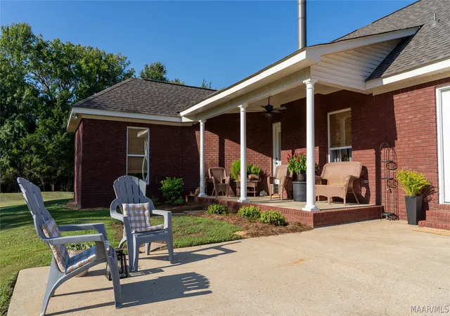 Photo 3 of Single family home for sale at 9527 Mobile Hwy, Hope Hull, AL 36043 | MLS# 590651 | Listing updated on 2026-09-27