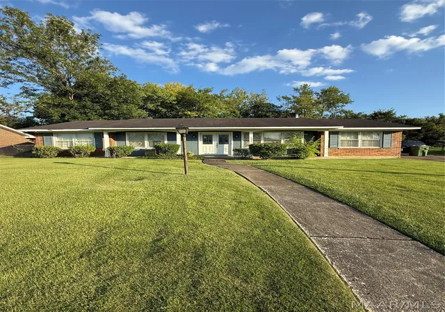 Photo 1 of Sale Pending at 2636 Knollwood Dr, Montgomery, AL 36116 | MLS# 590686 | Listing updated on 2026-10-05