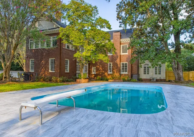 Photo 3 of Mansion for sale at 1540 S Perry St, Montgomery, AL 36104 | MLS# 590079 | Listing updated on 2026-09-23