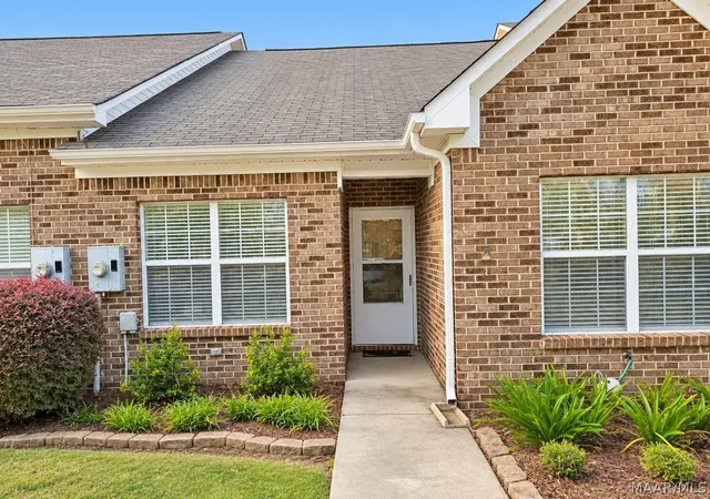 Photo 1 of Townhouse for sale at 61 Park Dr S, Clanton, AL 35045 | MLS# 590710 | Listing updated on 2026-10-05