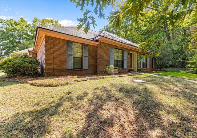 Photo 3 of Single family home for sale at 233 Deerwood Dr, Prattville, AL 36067 | MLS# 590656 | Listing updated on 2026-10-07