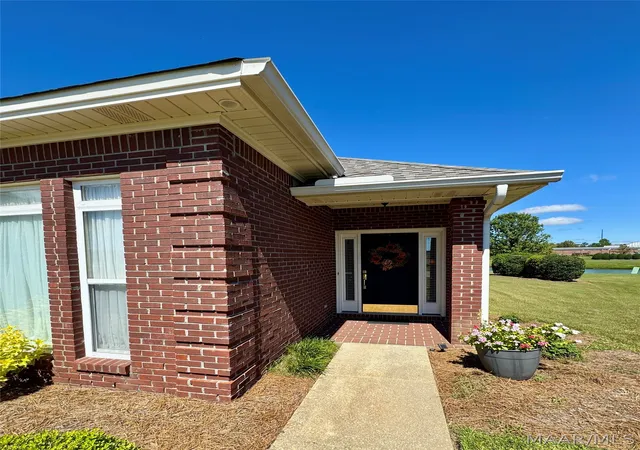 Photo 3 of Single family home for sale at 731 Somerset Dr, Montgomery, AL 36117 | MLS# 590760 | Listing updated on 2026-10-10