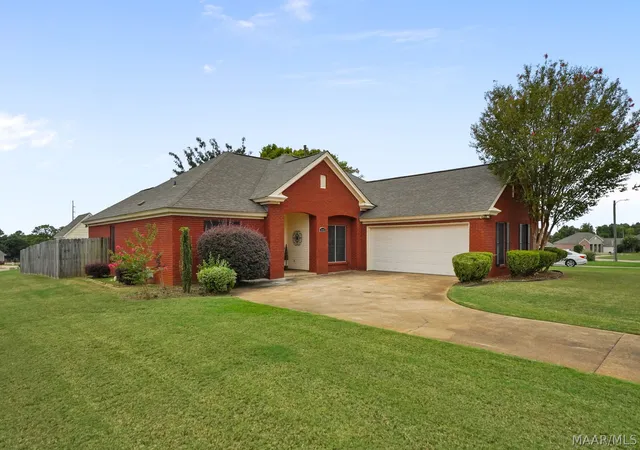 Photo 2 of Single family home for sale at 2499 Chancellor Ridge Rd, Prattville, AL 36066 | MLS# 590786 | Listing updated on 2026-10-01