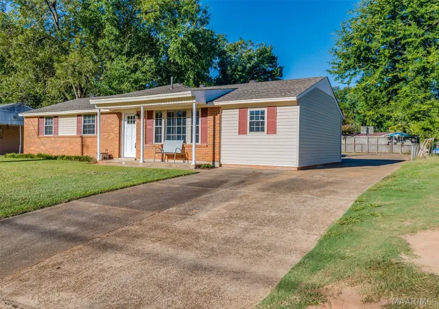 Photo 2 of Single family home for sale at 613 Woodvale Rd, Prattville, AL 36067 | MLS# 590845 | Listing updated on 2026-10-05