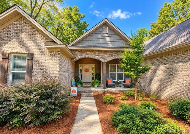Photo 2 of Single family home for sale at 221 Windsong Loop, Wetumpka, AL 36093 | MLS# 590844 | Listing updated on 2026-09-29