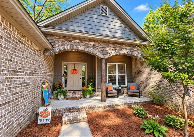Photo 3 of Single family home for sale at 221 Windsong Loop, Wetumpka, AL 36093 | MLS# 590844 | Listing updated on 2026-09-29