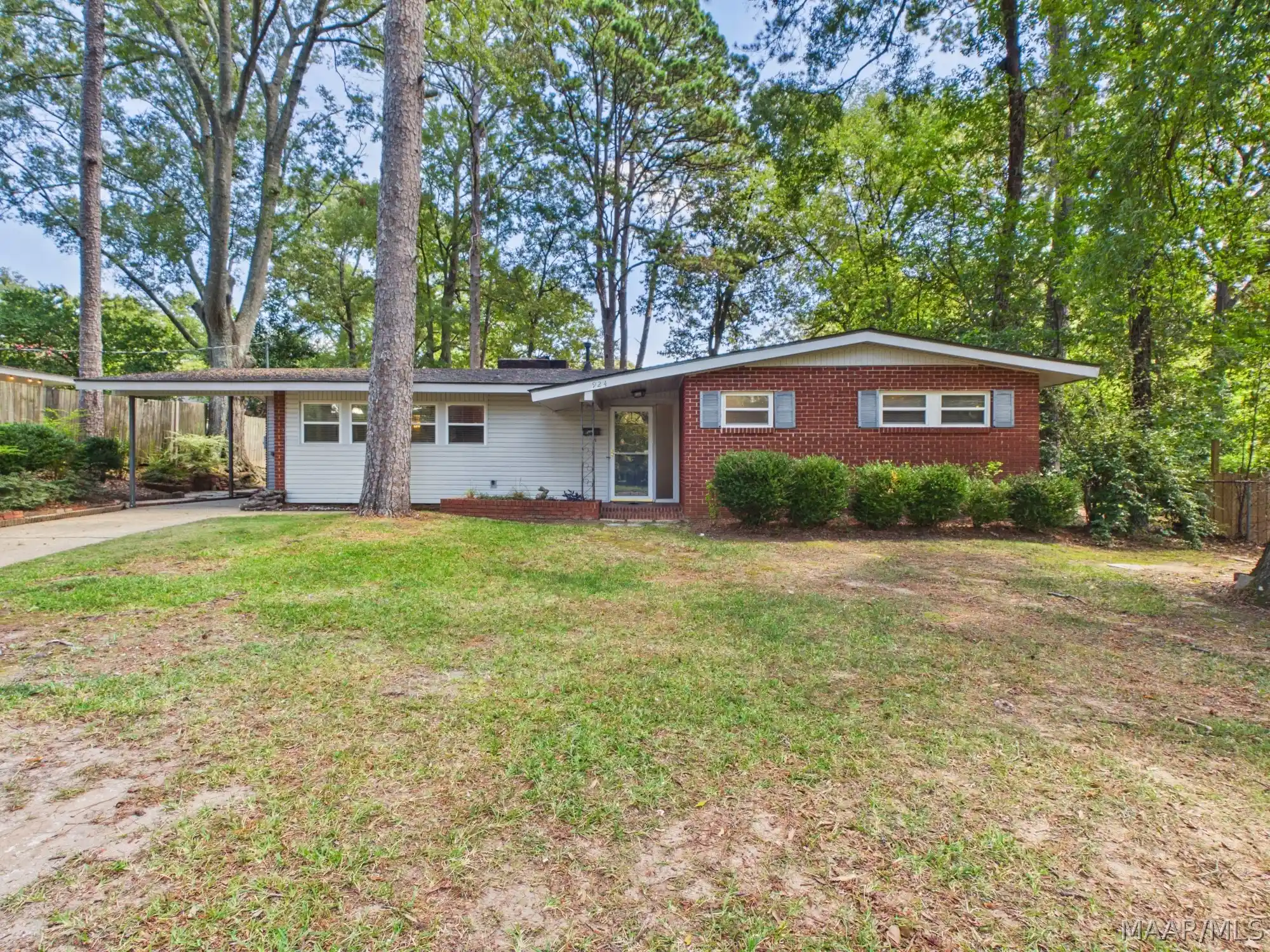 Photo 1 of Single family home for sale at 924 Hillman St, Montgomery, AL 36109 | MLS# 590874 | Listing updated on 2026-10-25