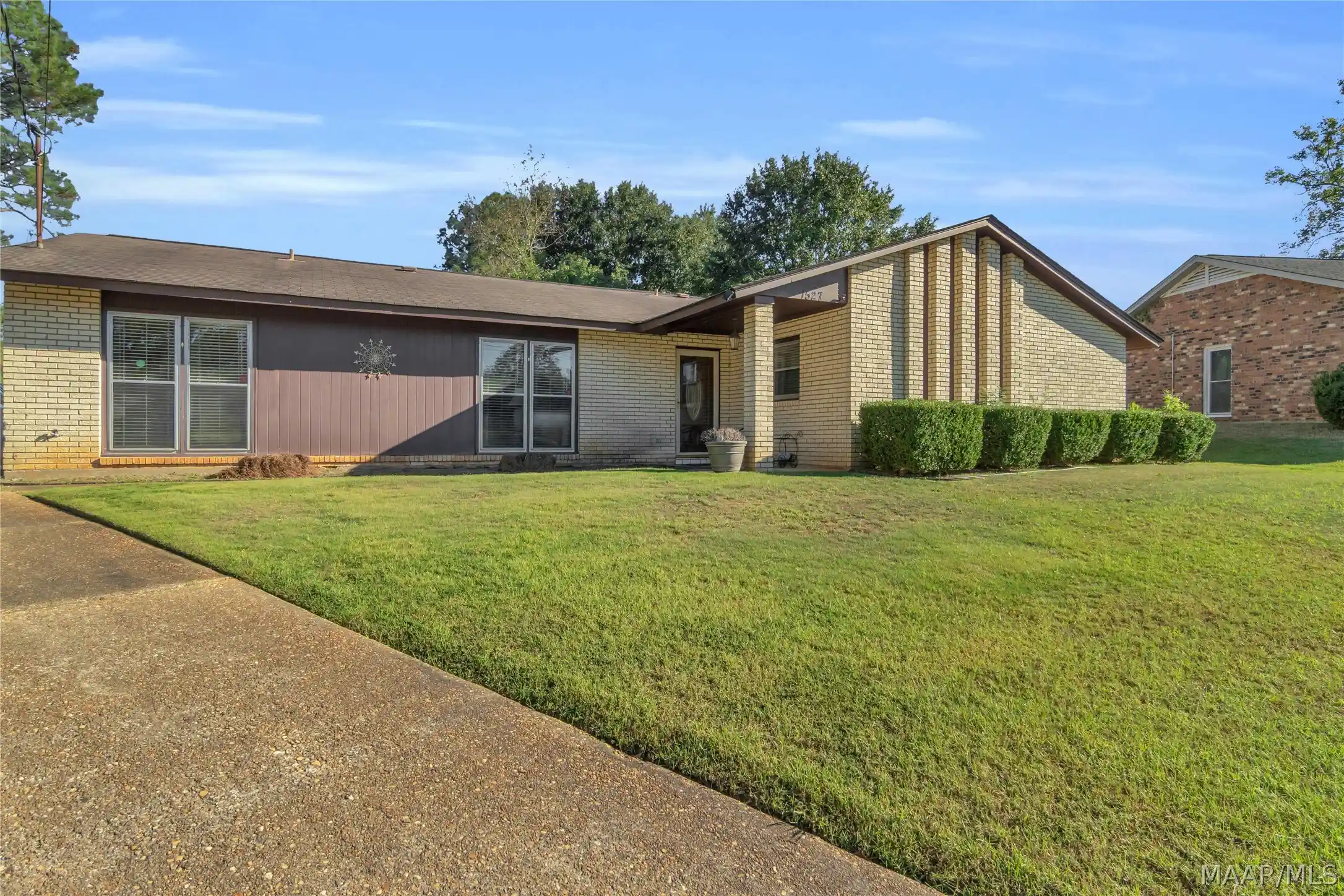 Photo 1 of Single family home for sale at 1527 Pineridge Ct, Montgomery, AL 36109 | MLS# 590875 | Listing updated on 2026-10-14